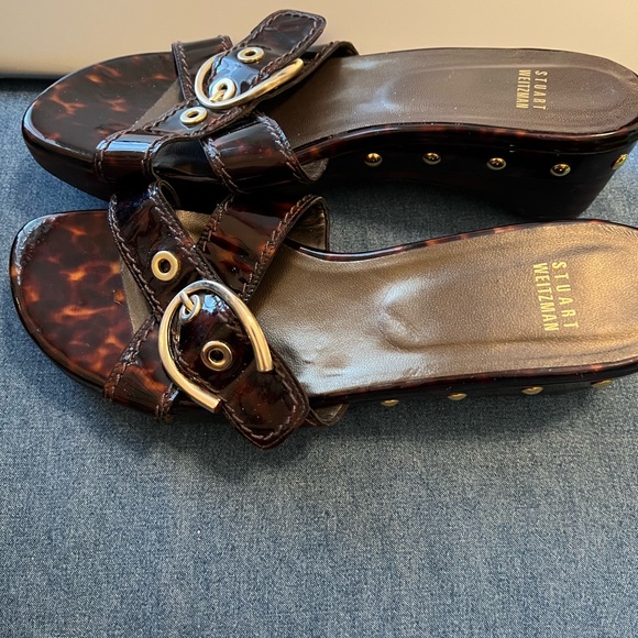 STUART WEITZMAN MULE CROSS STRAP BUCKLE TORTOISE PATENT LEATHER 9.5M - Picture 10 of 15